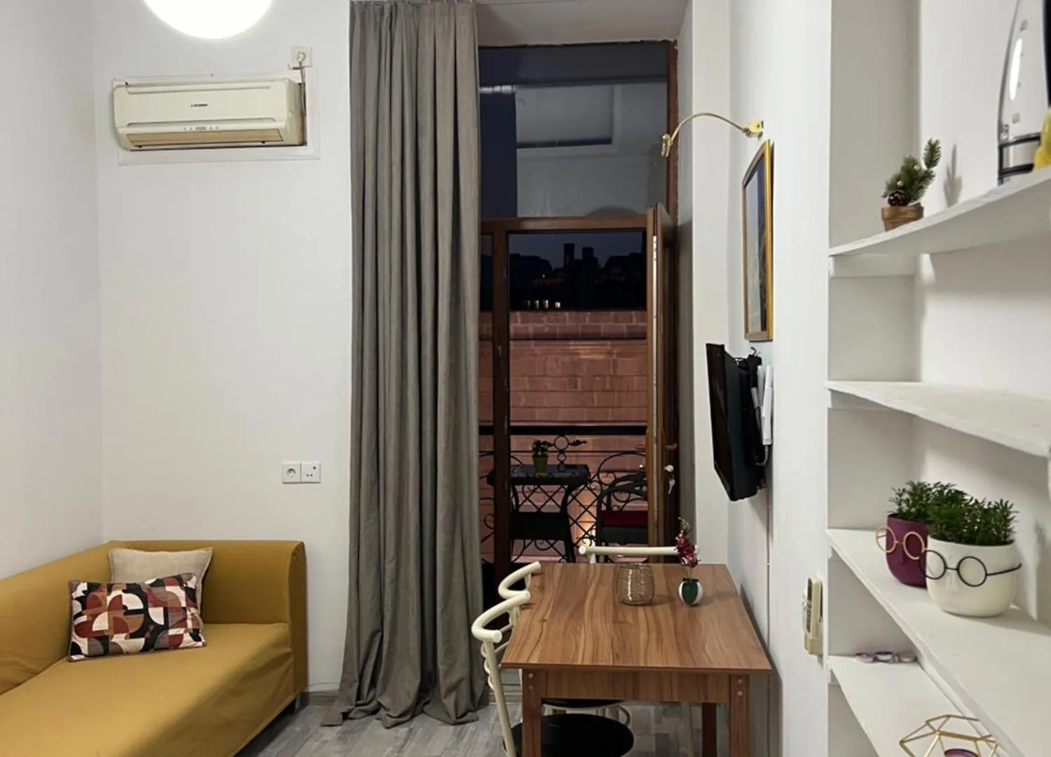 Nizami Street Apartment With An Ideal Balcony Baku Azerbaijan